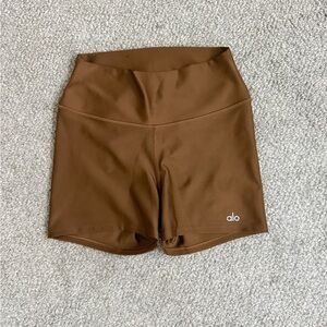 ALO Yoga High-Rise Sculpt Bike Shorts in Brown